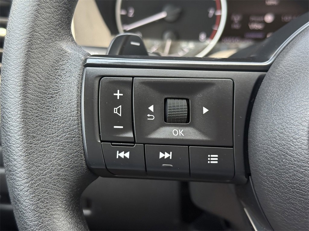 Used 2024 Nissan Rogue SV image 29