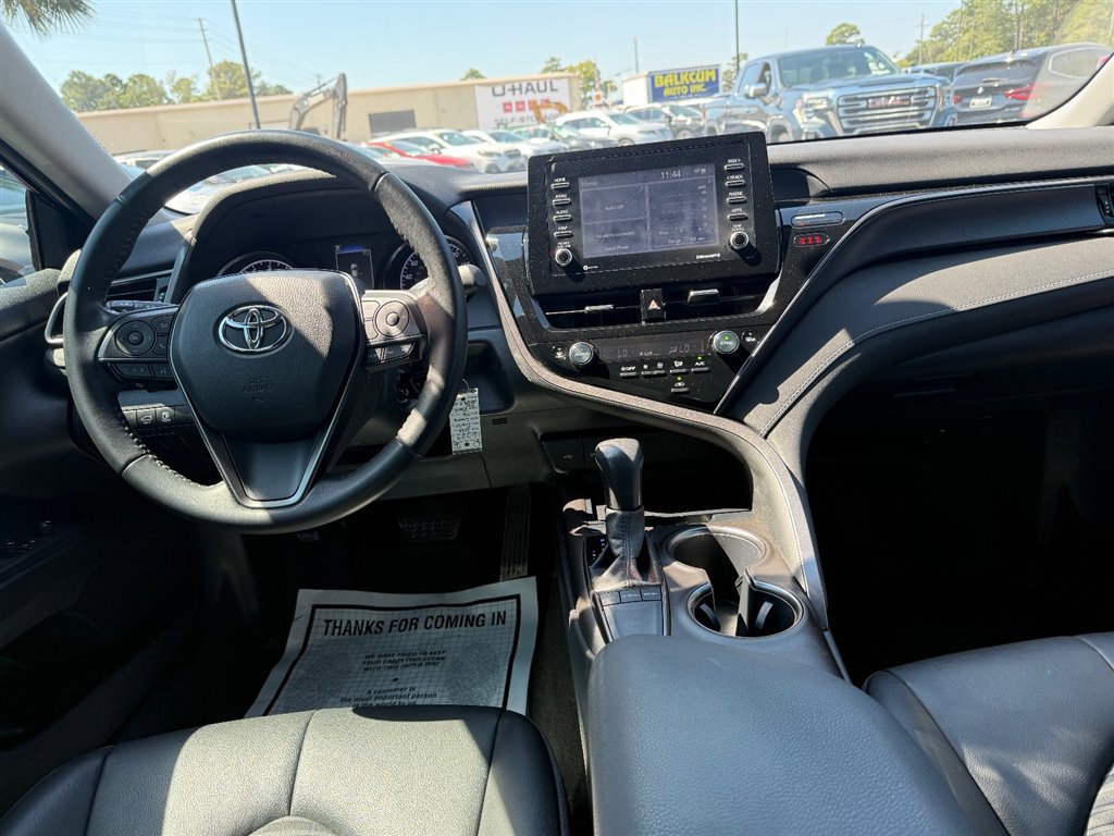 Used 2022 Toyota Camry SE image 9