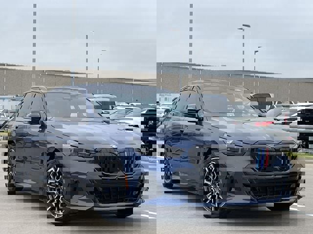 Used 2024 BMW 530i 530i w/ M Sport Package image 2