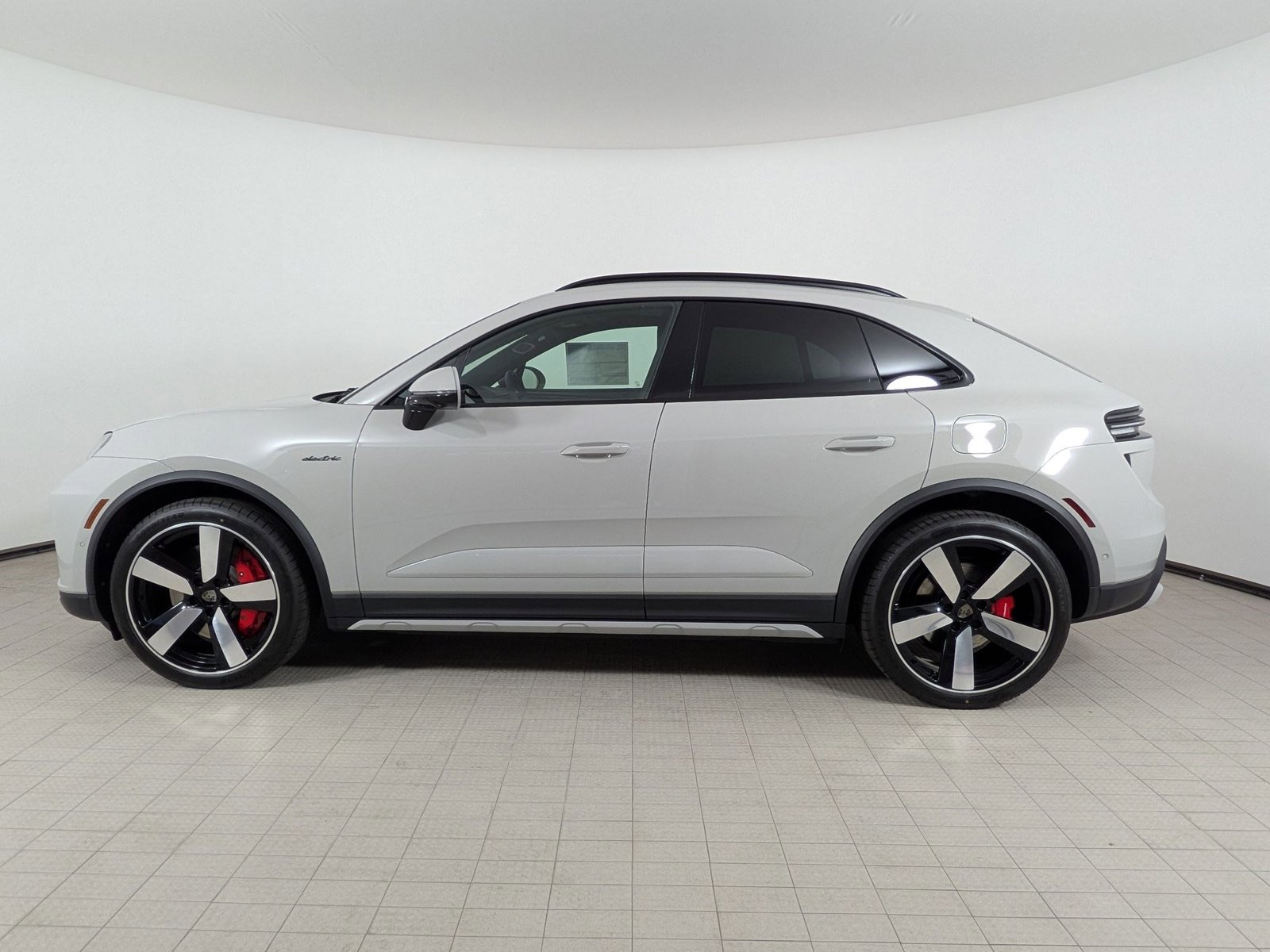 New 2026 Porsche Macan Turbo Electric AWD/4WD image 2