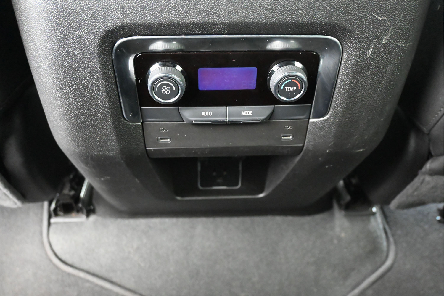 Used 2025 Chevrolet Suburban LT AWD/4WD image 13