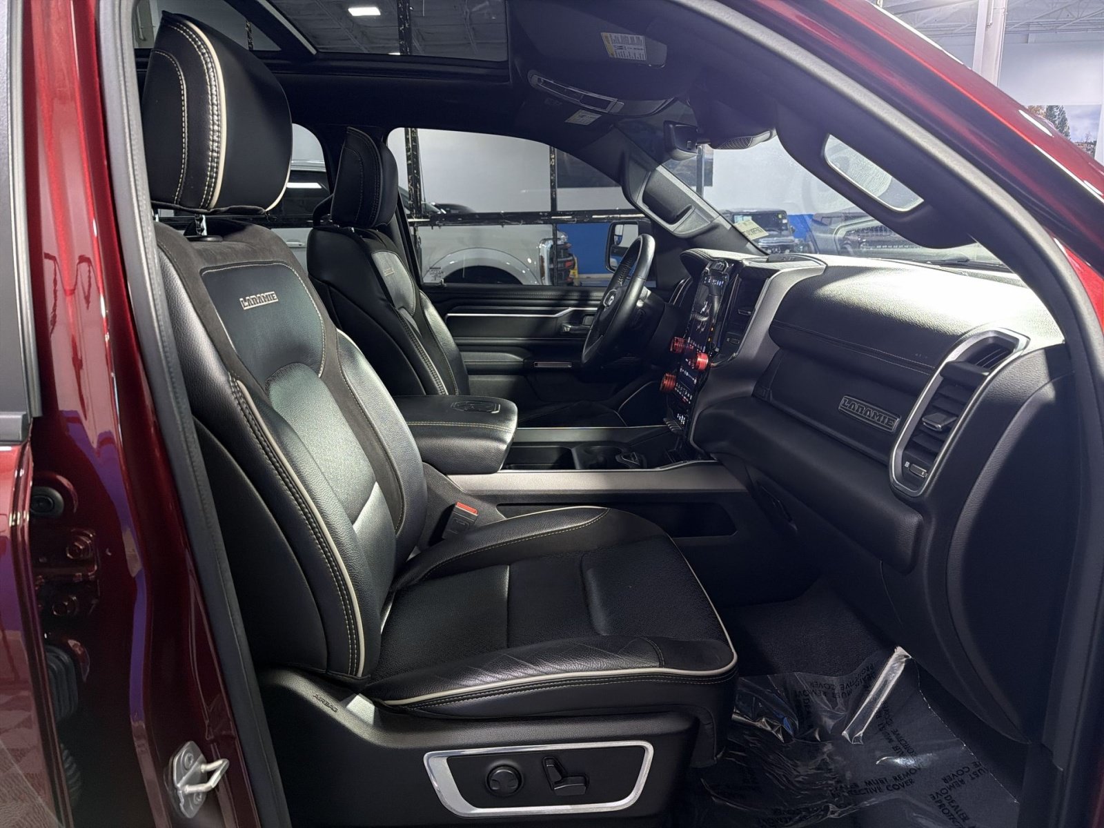 Used 2024 RAM 1500 Laramie AWD/4WD image 24