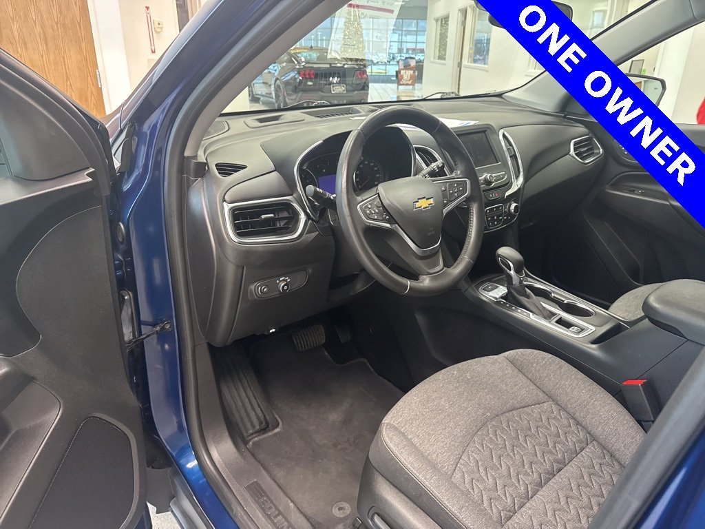 Used 2022 Chevrolet Equinox LT image 2