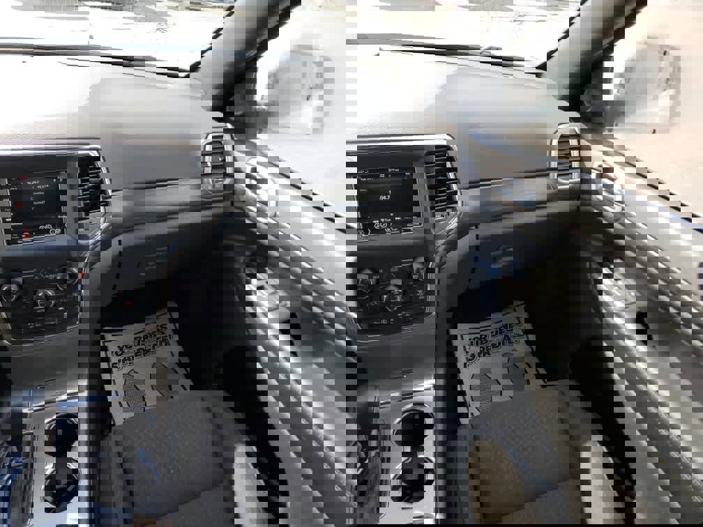 Used 2021 Jeep Grand Cherokee Laredo w/ Security & Convenience Group image 19