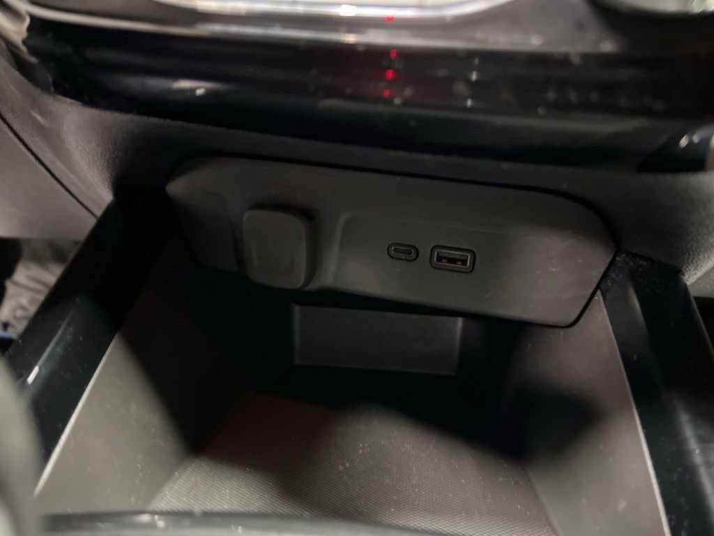 Used 2025 Chevrolet Trax LT image 35