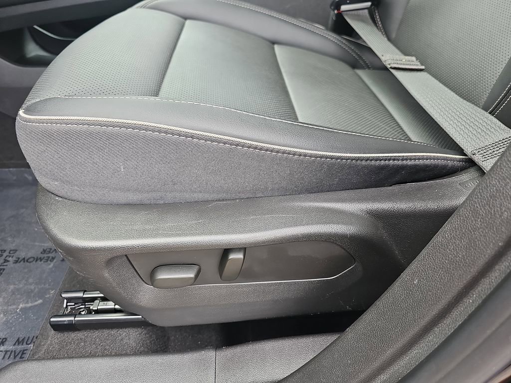 Used 2023 Buick Envision Essence AWD/4WD image 35