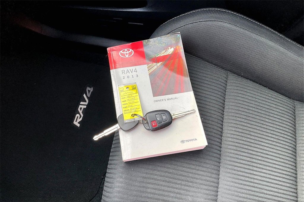Used 2013 Toyota RAV4 XLE image 11