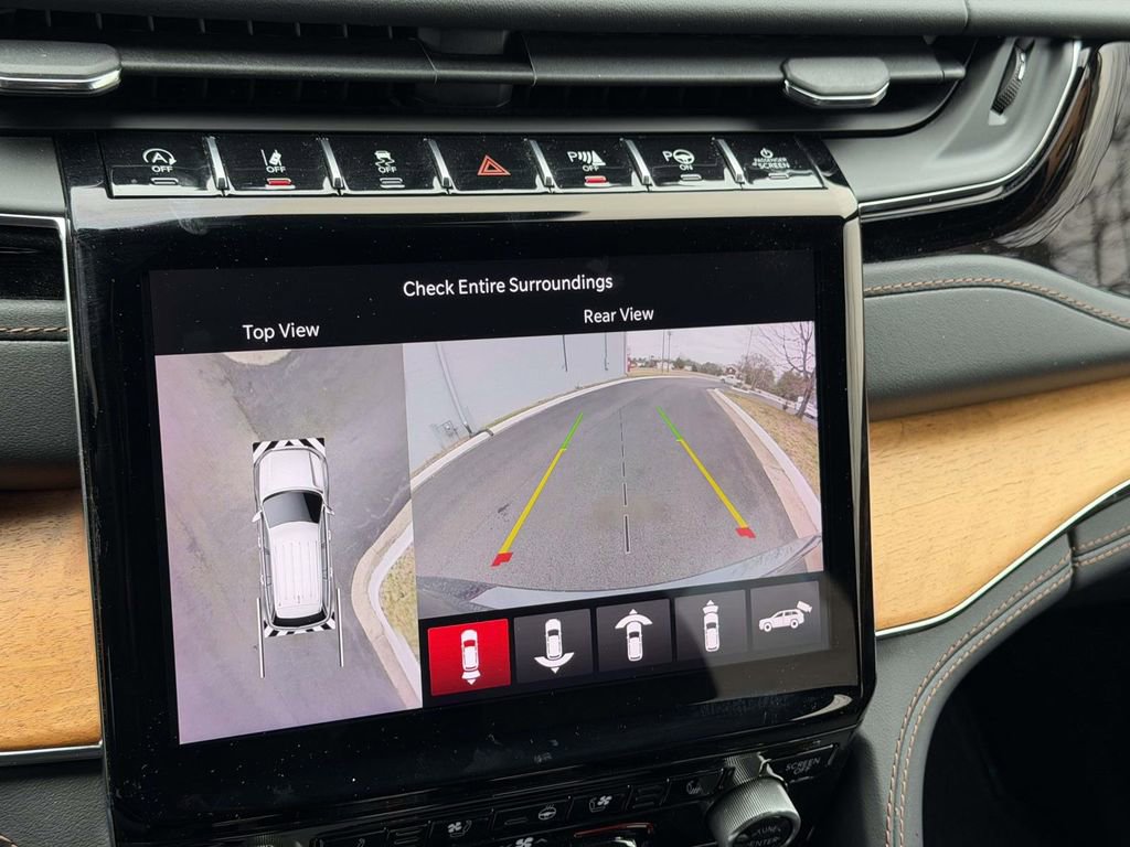 Used 2023 Jeep Grand Cherokee Summit image 4