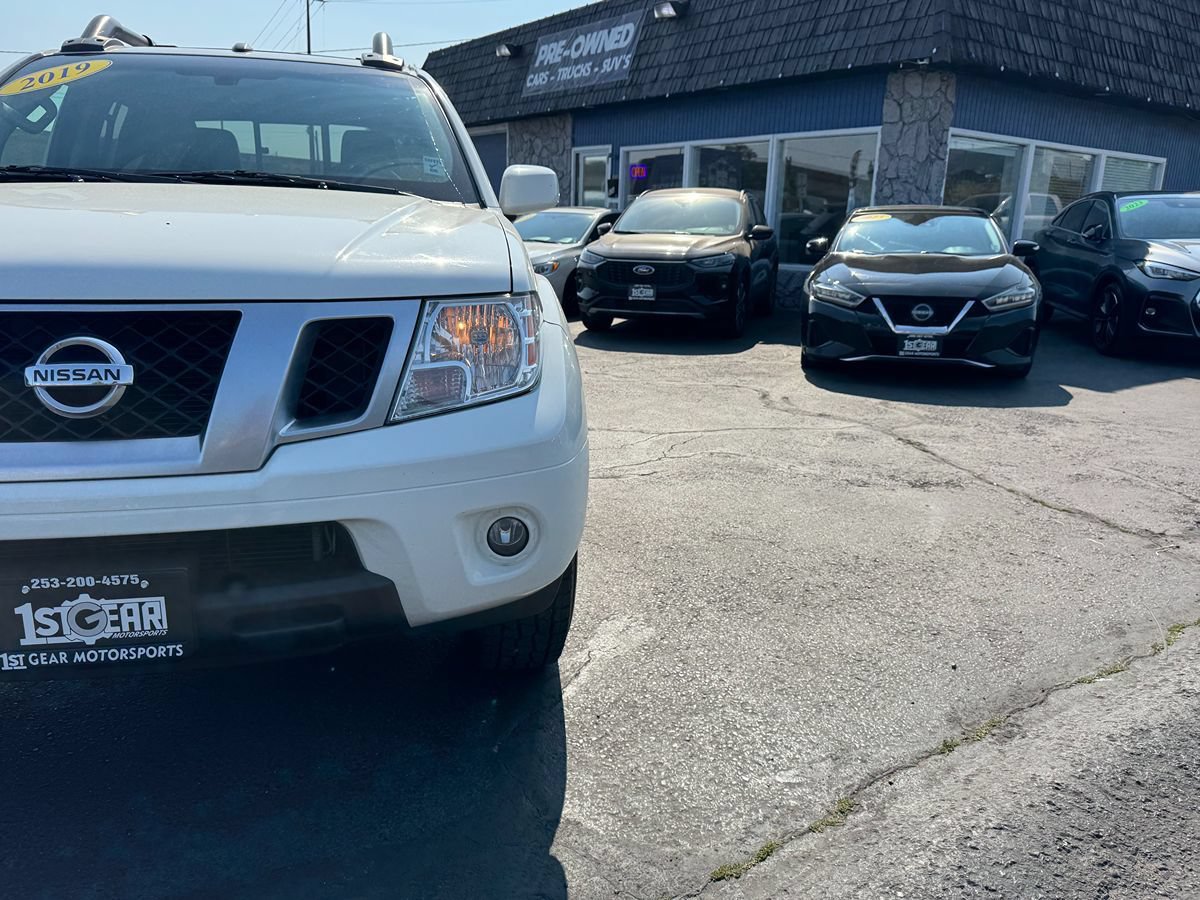 Used 2019 Nissan Frontier PRO-4X AWD/4WD image 2