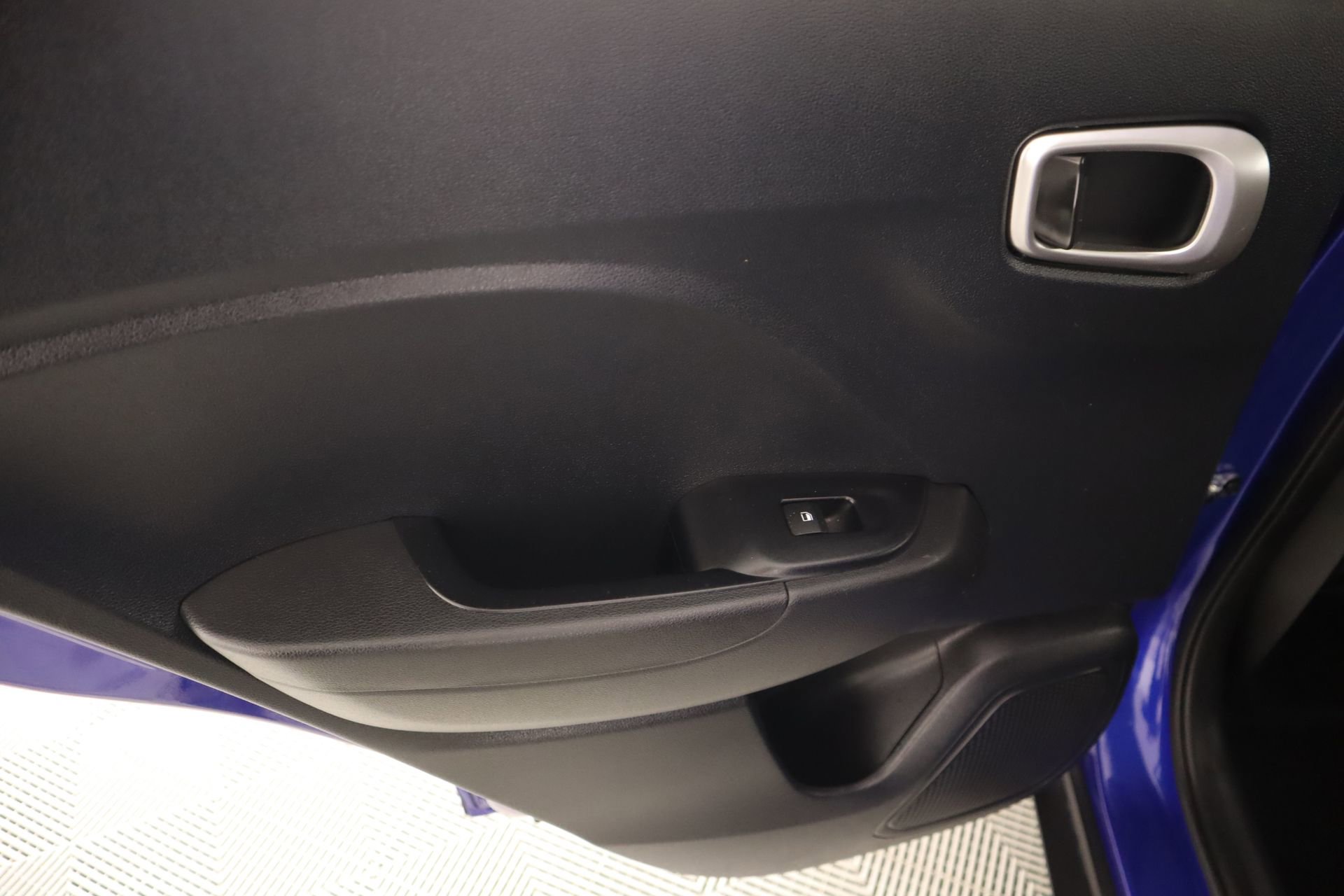 Used 2025 Hyundai Venue SEL image 15