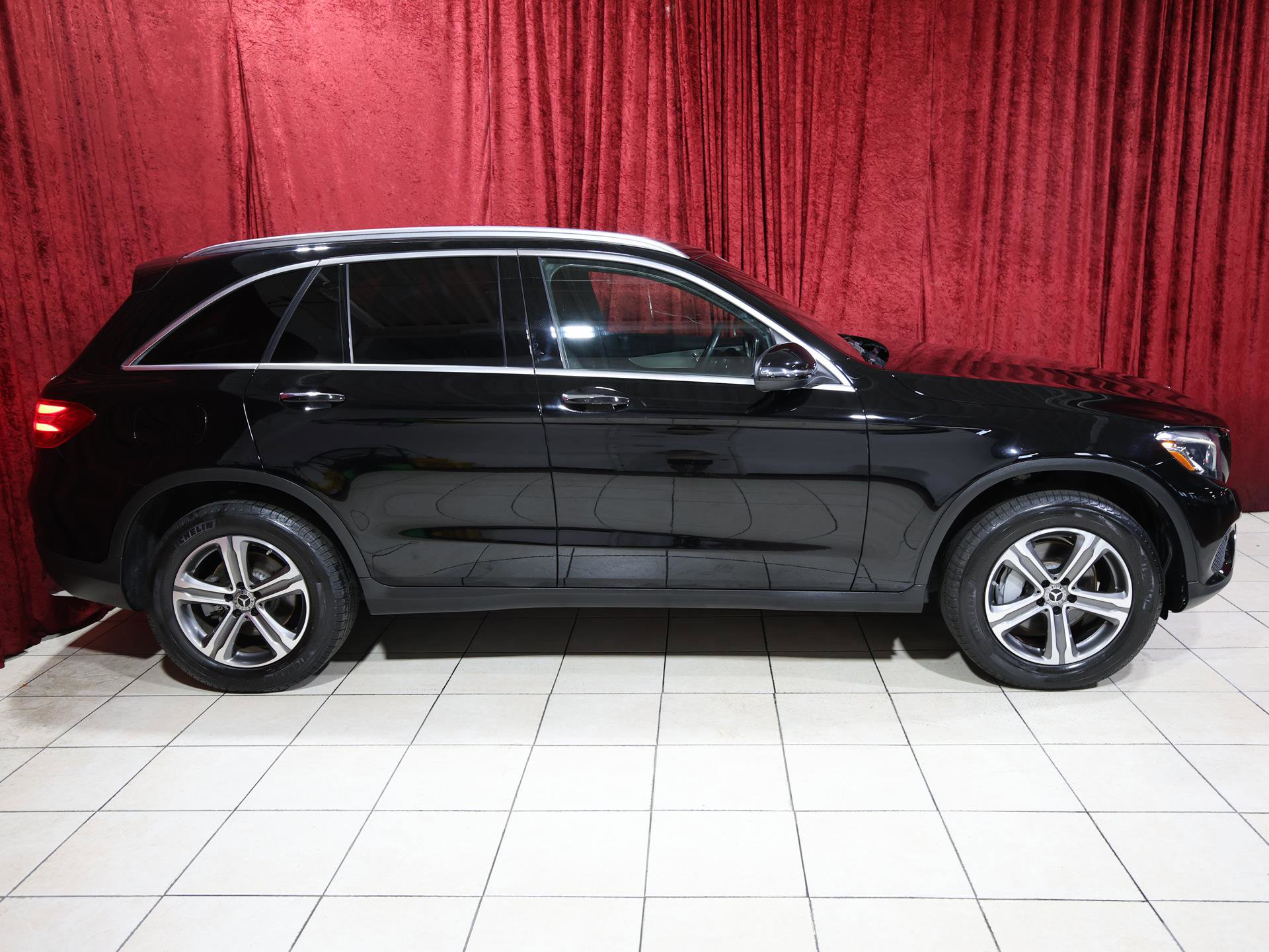 Used 2019 Mercedes-Benz GLC 300 4MATIC w/ Premium Package image 8