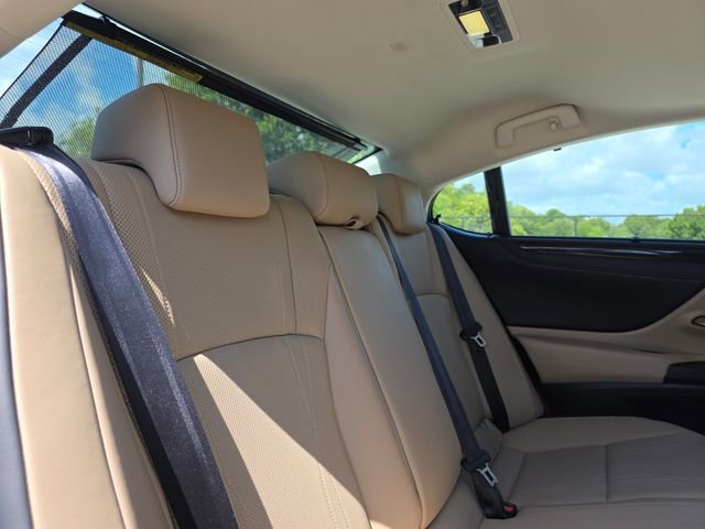 Used 2019 Lexus ES 300h Ultra Luxury w/ Accessory Package 2 FWD image 14