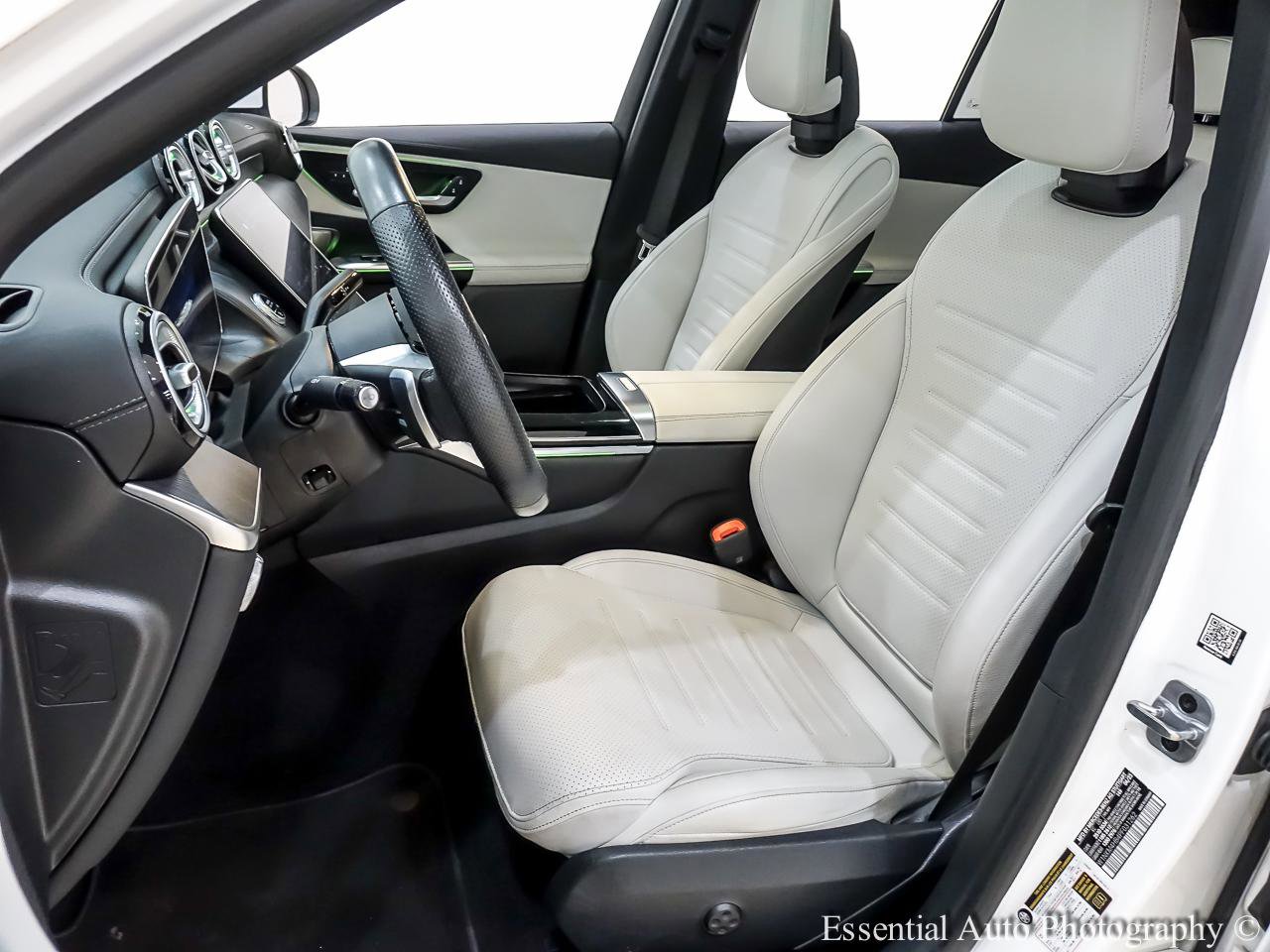 Used 2023 Mercedes-Benz GLC 300 4MATIC w/ AMG Line image 13