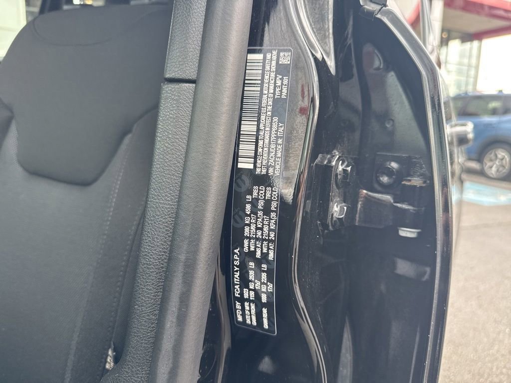 Used 2023 Jeep Renegade Latitude AWD/4WD image 43