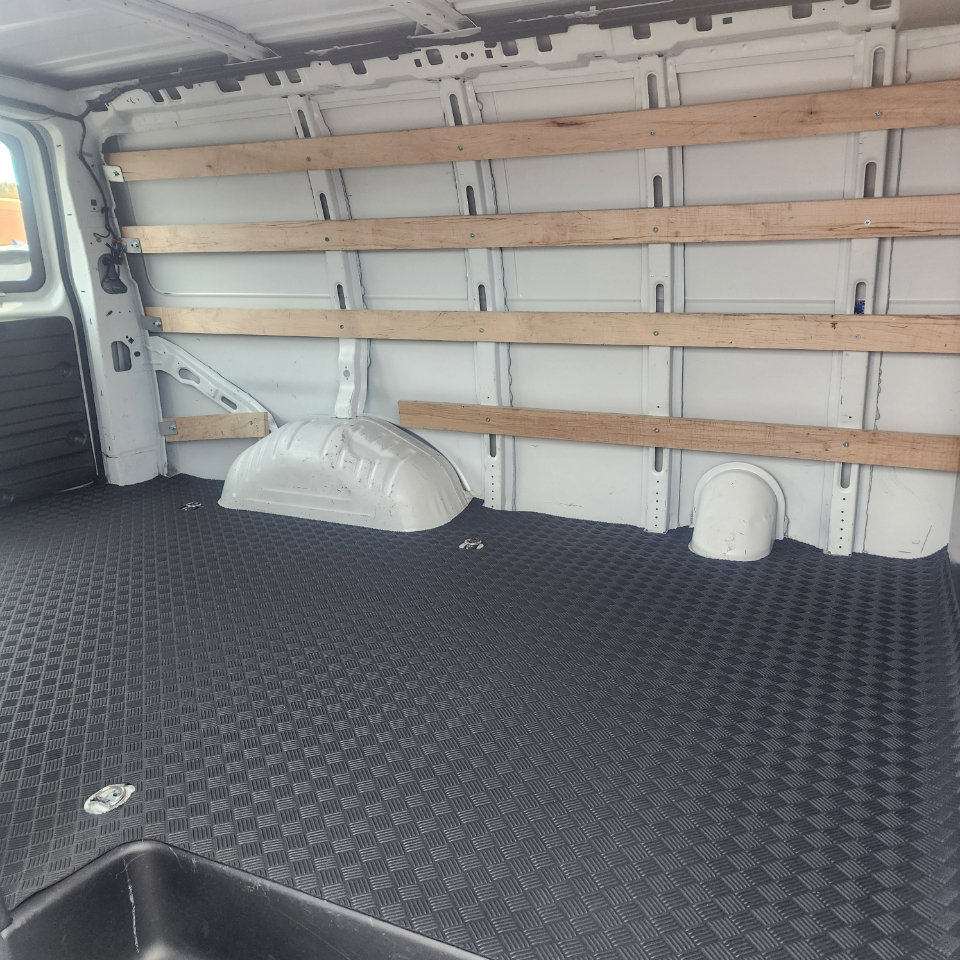 Used 2024 Chevrolet Express 2500 w/ Driver Convenience Package image 18