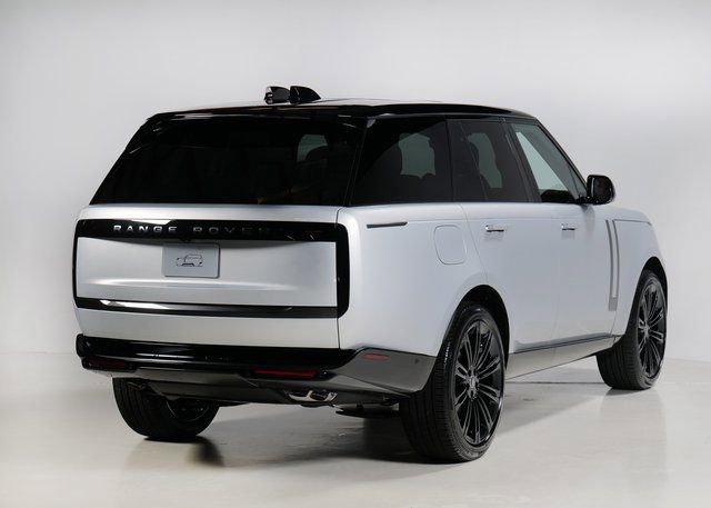 New 2025 Land Rover Range Rover SE image 2