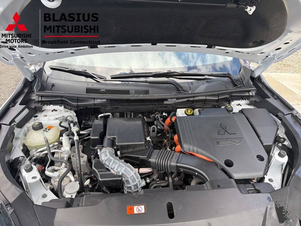 Used 2023 Mitsubishi Outlander 4WD Plug-In Hybrid image 43