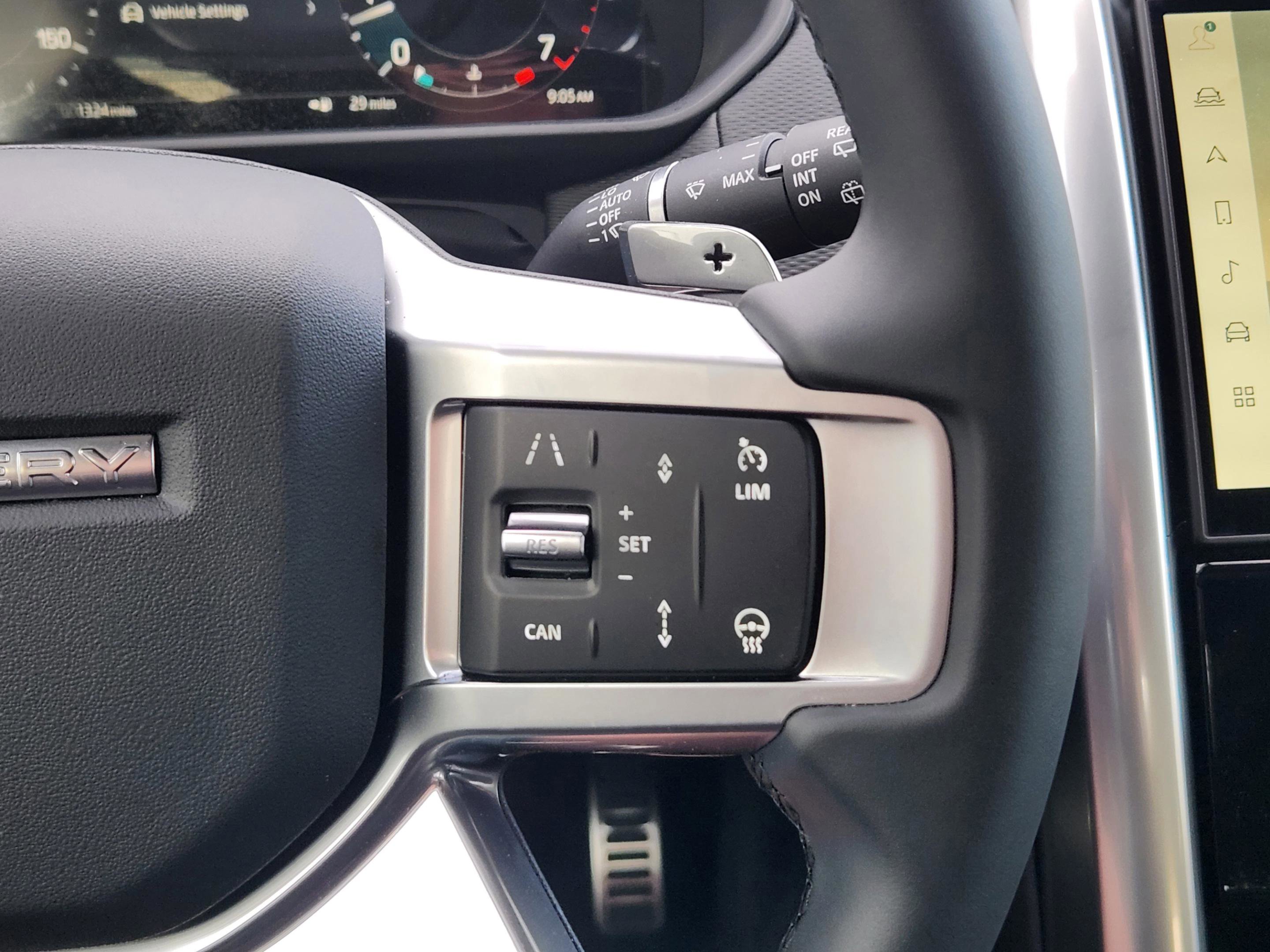 Certified 2024 Land Rover Discovery Dynamic SE image 27