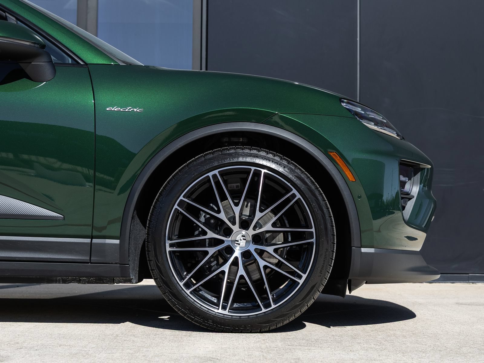 Certified 2025 Porsche Macan Electric RWD image 13