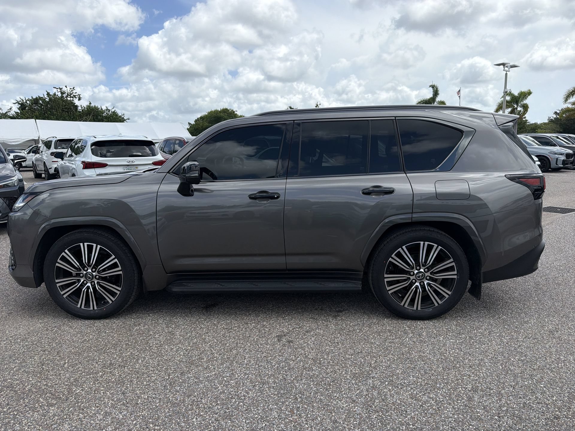 Used 2024 Lexus LX 600 4WD w/ Appearance Package image 7