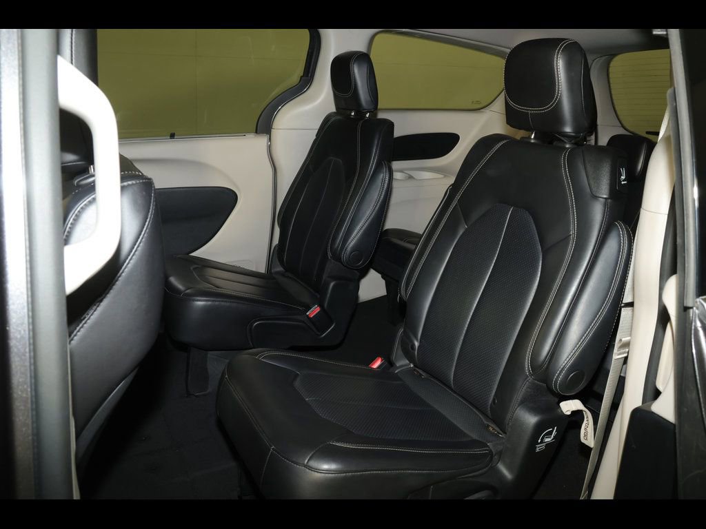 Used 2023 Chrysler Pacifica Touring-L FWD image 26