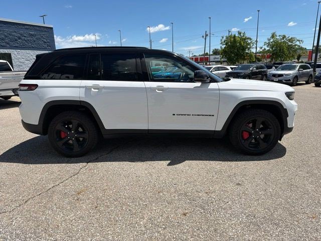 Used 2023 Jeep Grand Cherokee Limited w/ Luxury Tech Group II AWD/4WD image 6