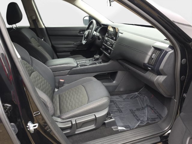 Used 2025 Nissan Pathfinder S FWD image 37