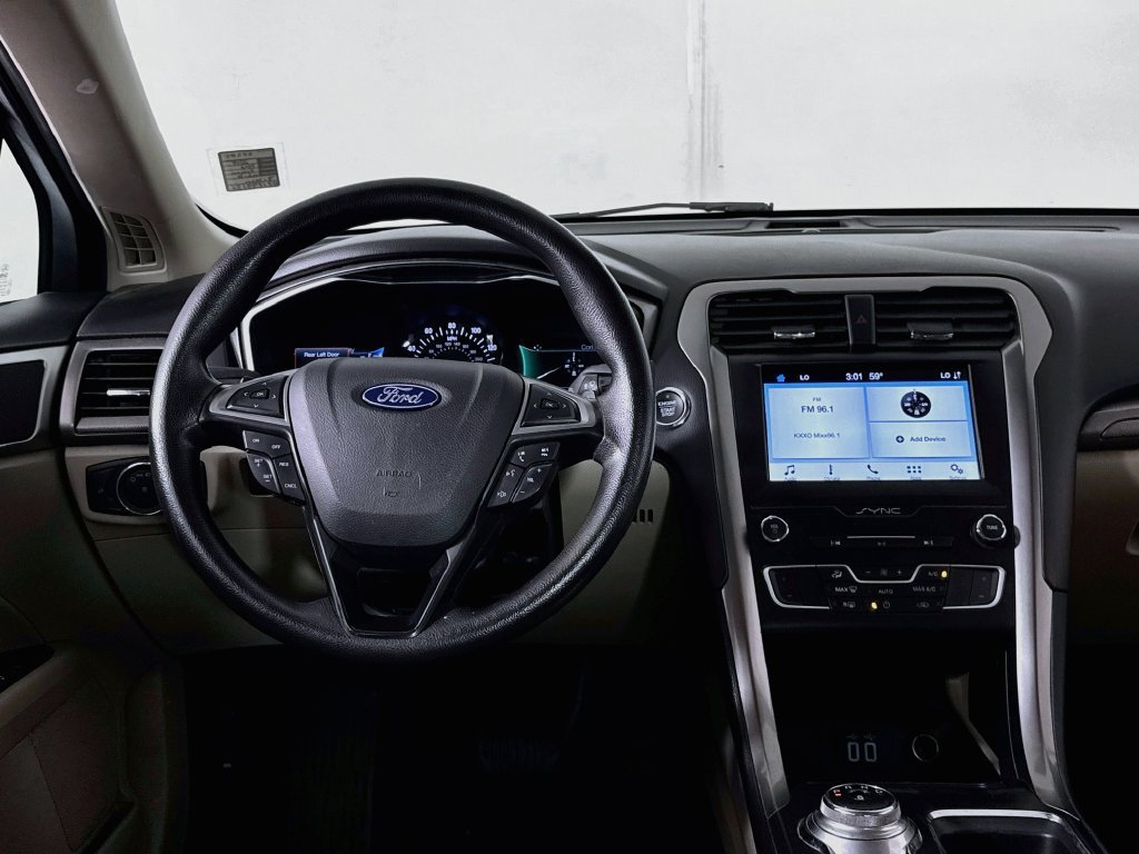 Used 2019 Ford Fusion SE FWD image 12