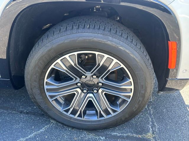 Used 2024 Jeep Wagoneer 4WD w/ Premium Group I image 12