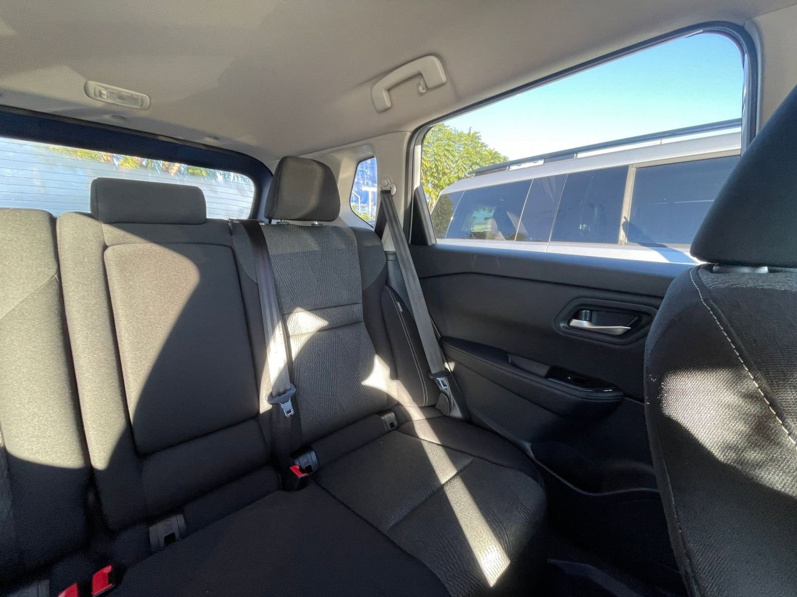 Used 2025 Nissan Rogue SV image 37