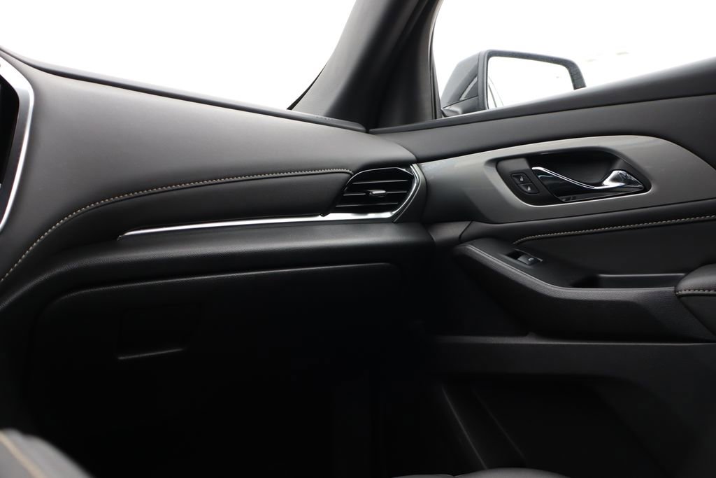 Used 2023 Chevrolet Traverse LT image 43