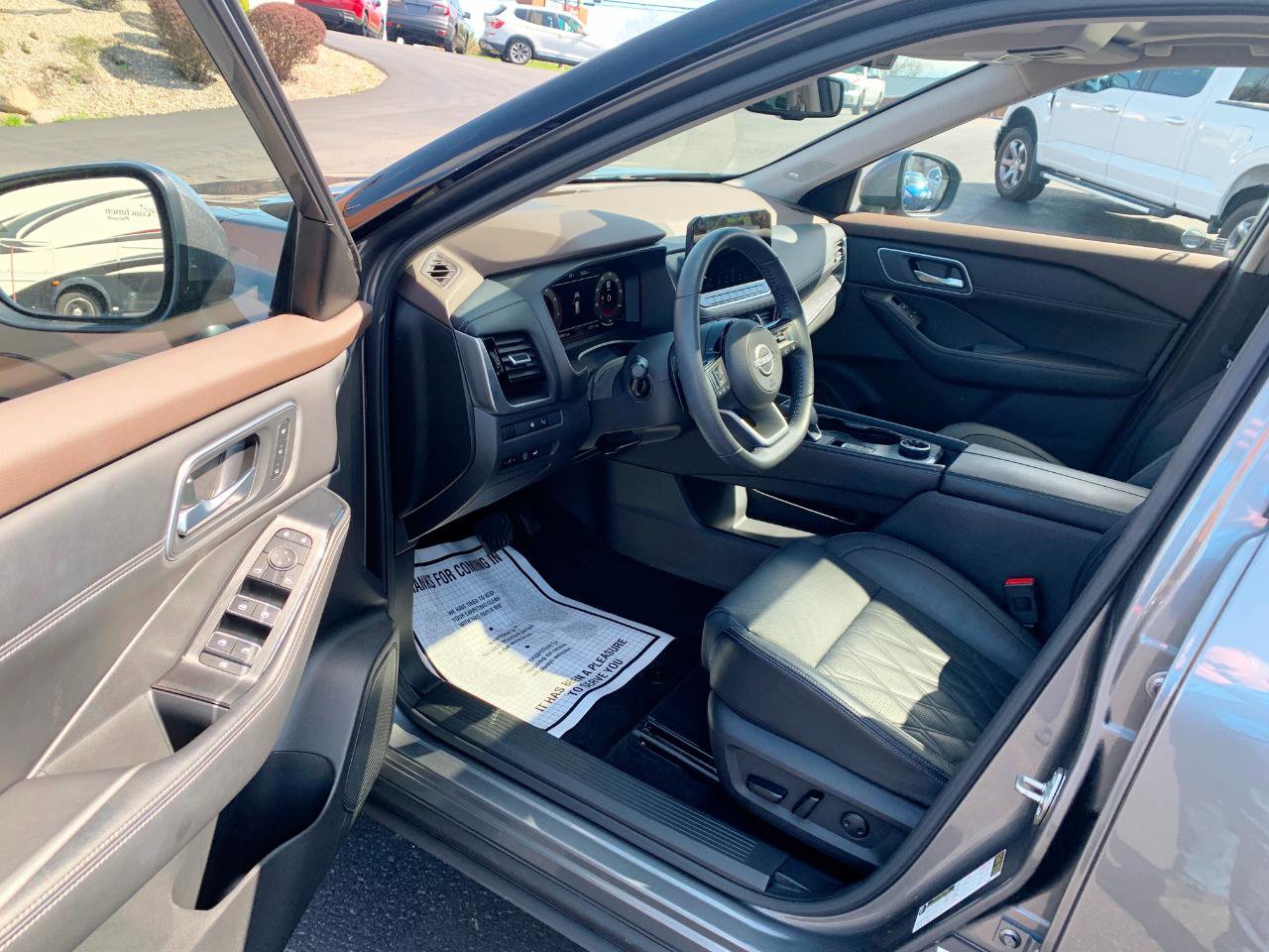 Used 2023 Nissan Rogue Platinum AWD/4WD image 4