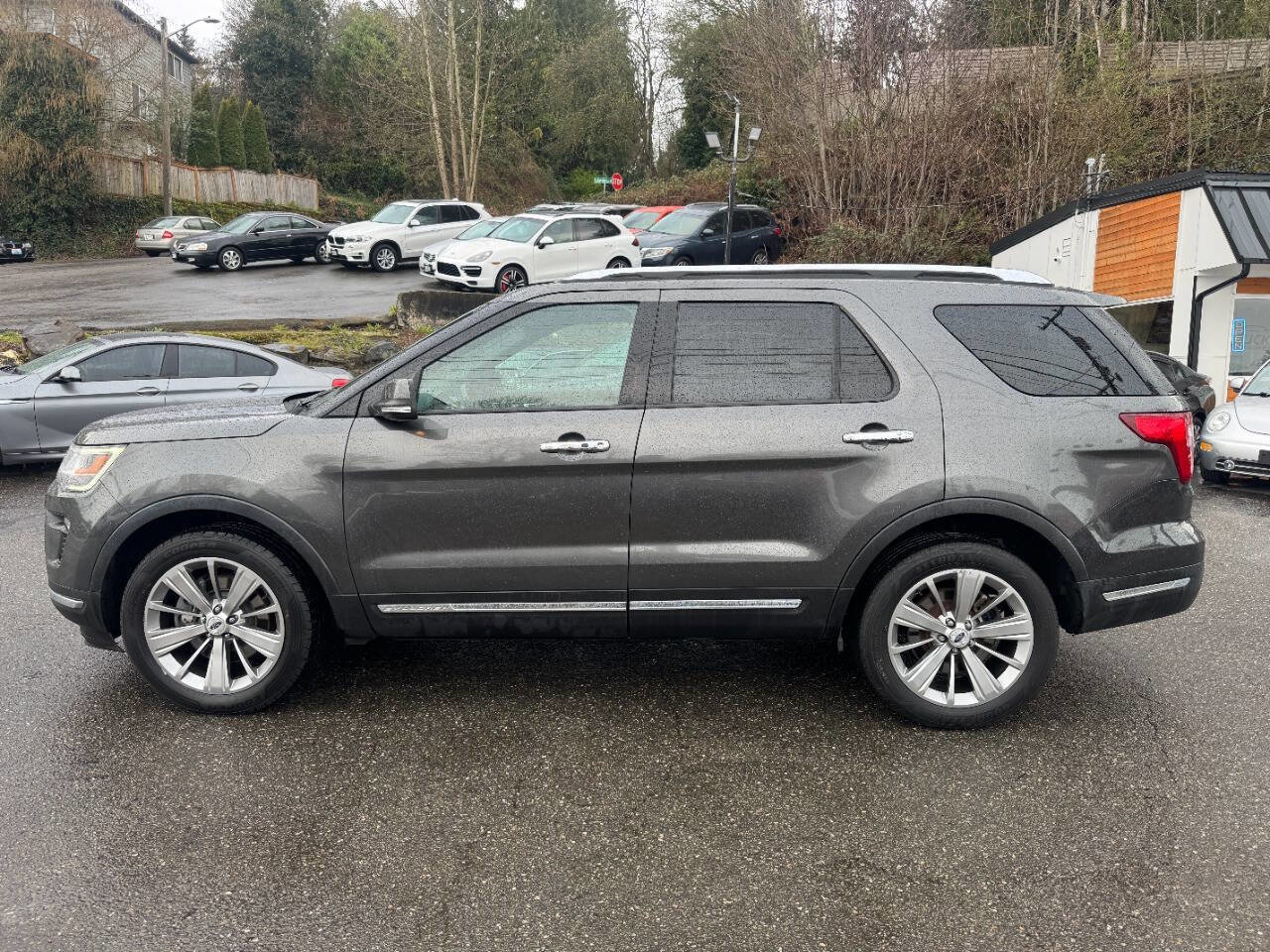 Used 2018 Ford Explorer Limited image 3