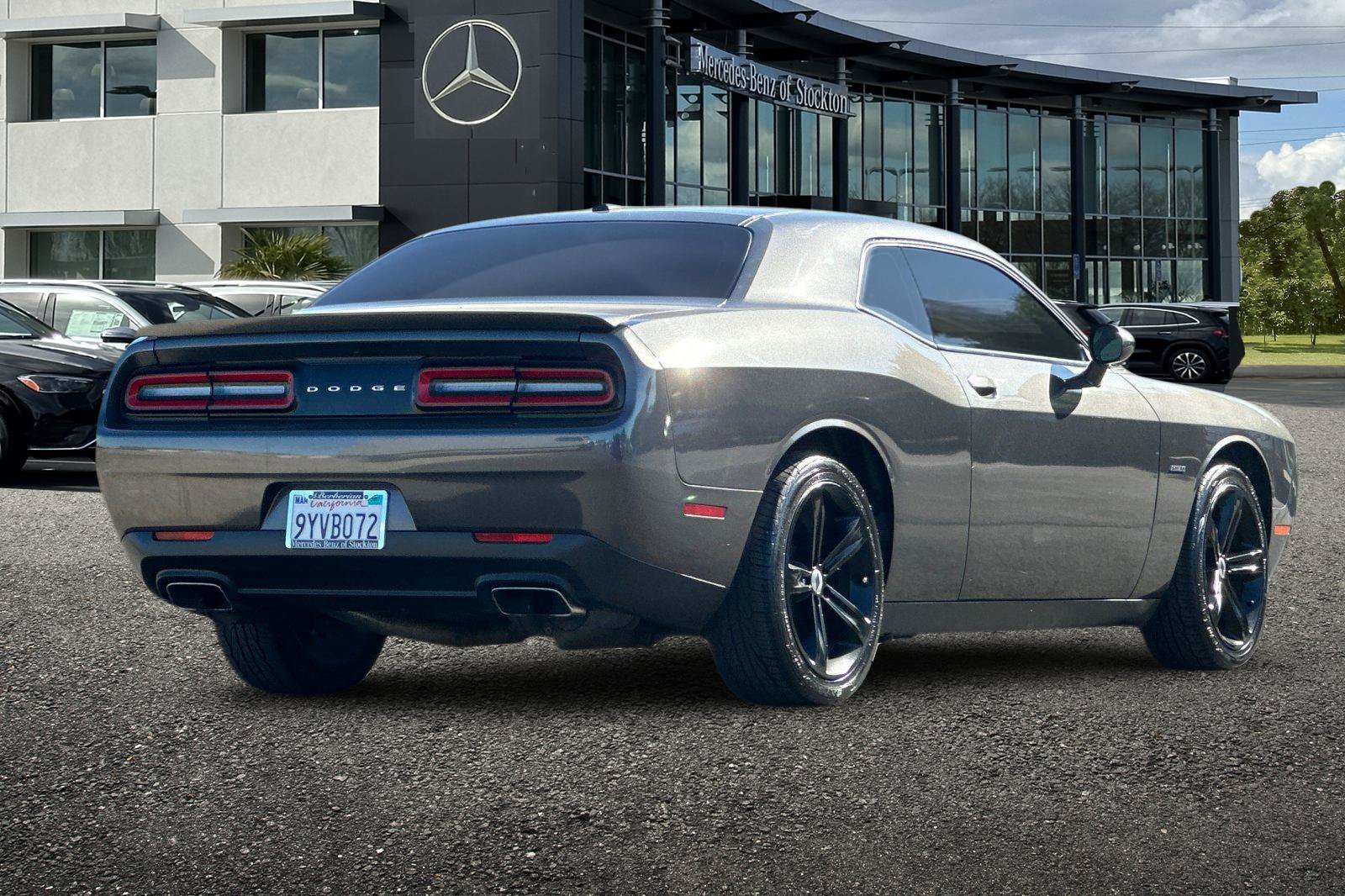 Used 2017 Dodge Challenger R/T RWD image 4