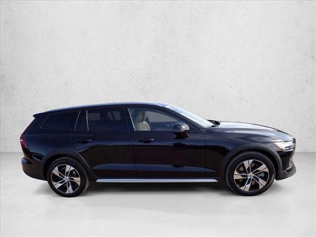 Used 2022 Volvo V60 T5 Cross Country AWD/4WD image 5