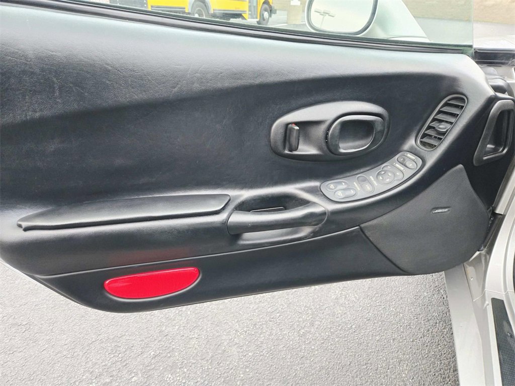 Used 2004 Chevrolet Corvette Convertible w/ Preferred Equipment Group image 29