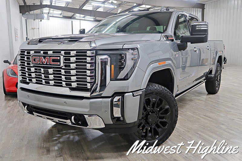 Used 2025 GMC Sierra 2500 Denali w/ Denali Reserve Package AWD/4WD image 1