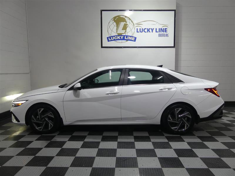 Used 2024 Hyundai Elantra Limited image 7