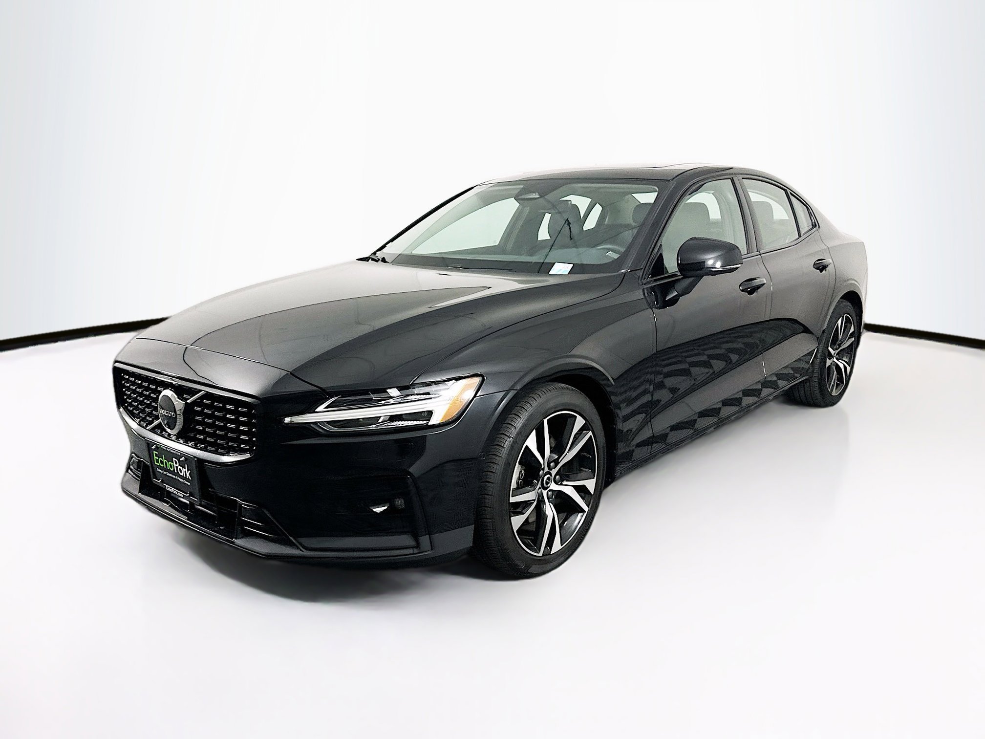 Used 2025 Volvo S60 B5 Plus image 3