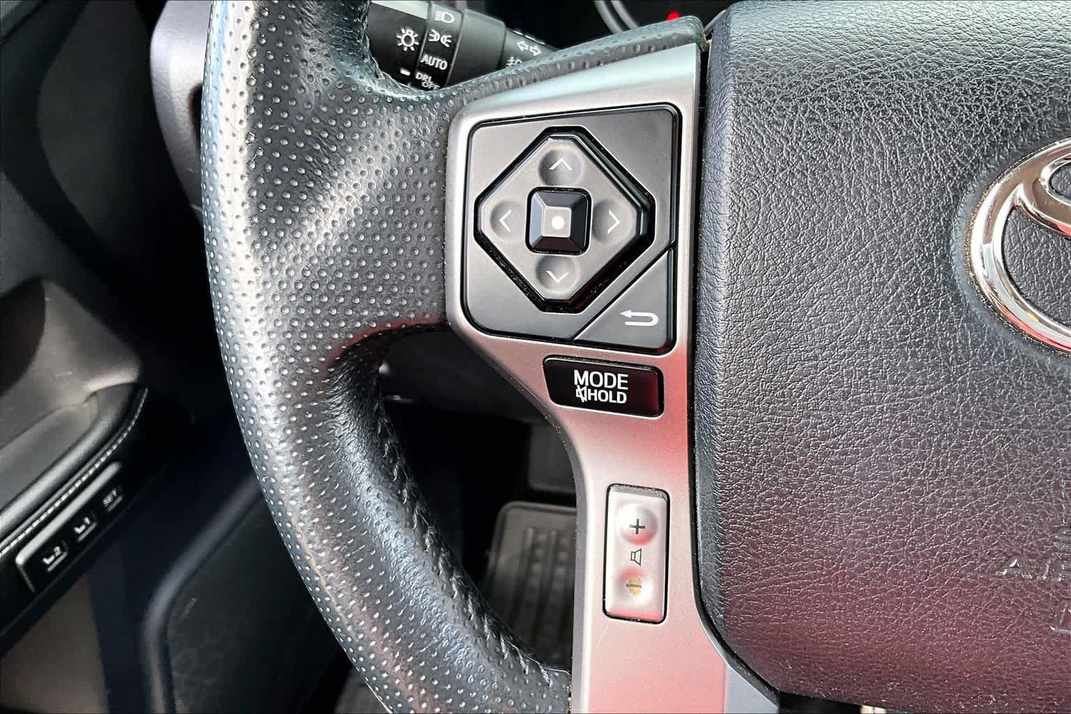 Used 2015 Toyota 4Runner Limited AWD/4WD image 21