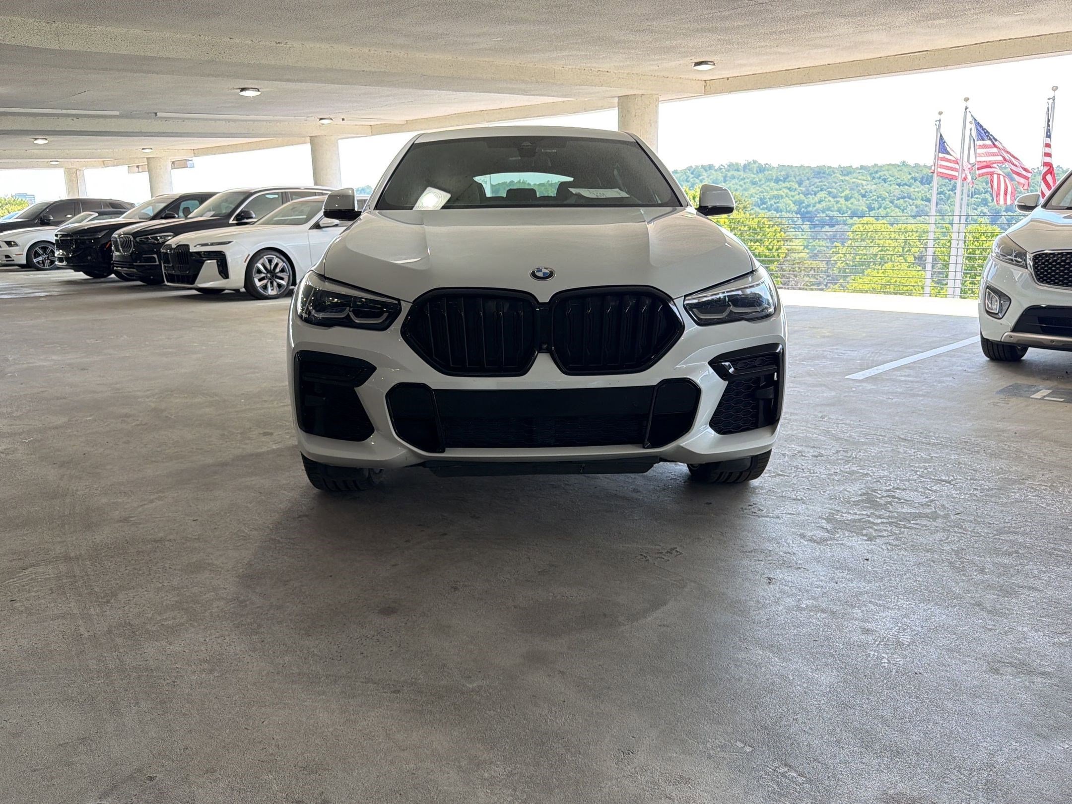Used 2022 BMW X6 xDrive40i w/ M Sport Package AWD/4WD image 4