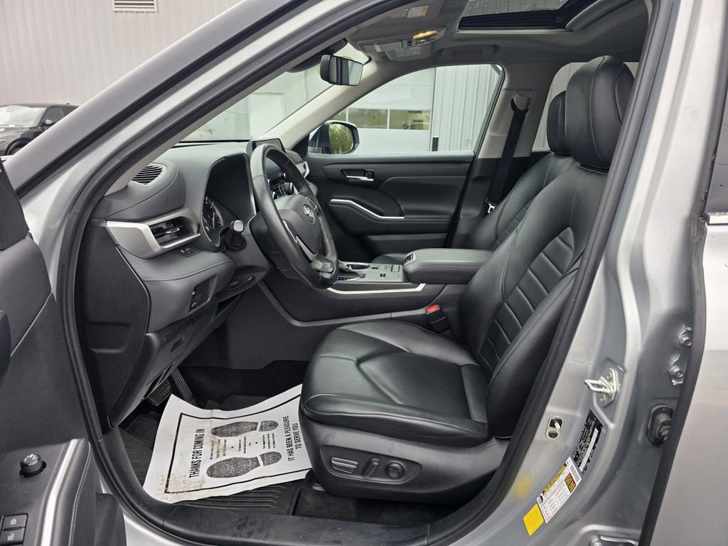 Used 2022 Toyota Highlander XLE image 21
