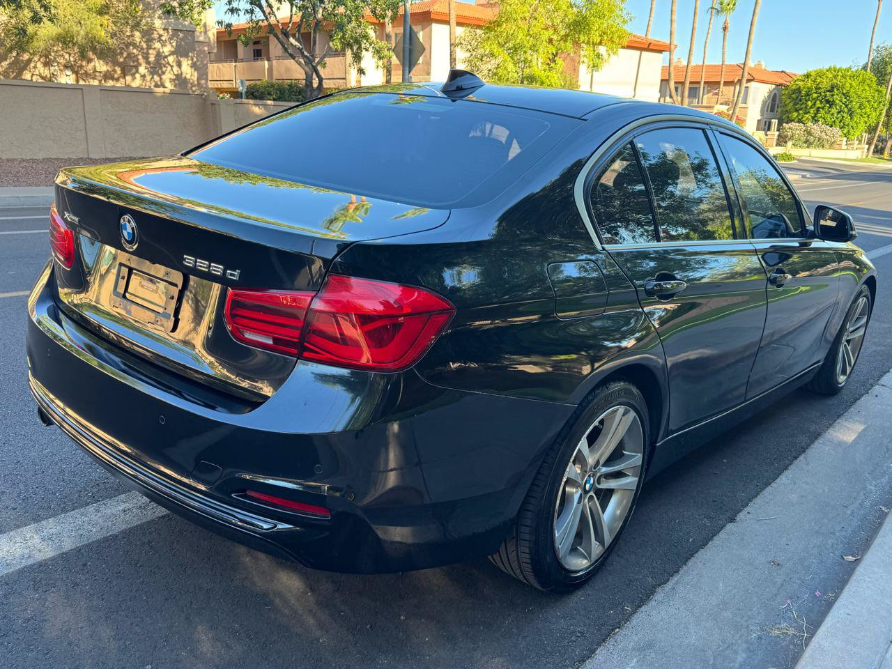 Used 2017 BMW 328d xDrive Sedan AWD/4WD image 5