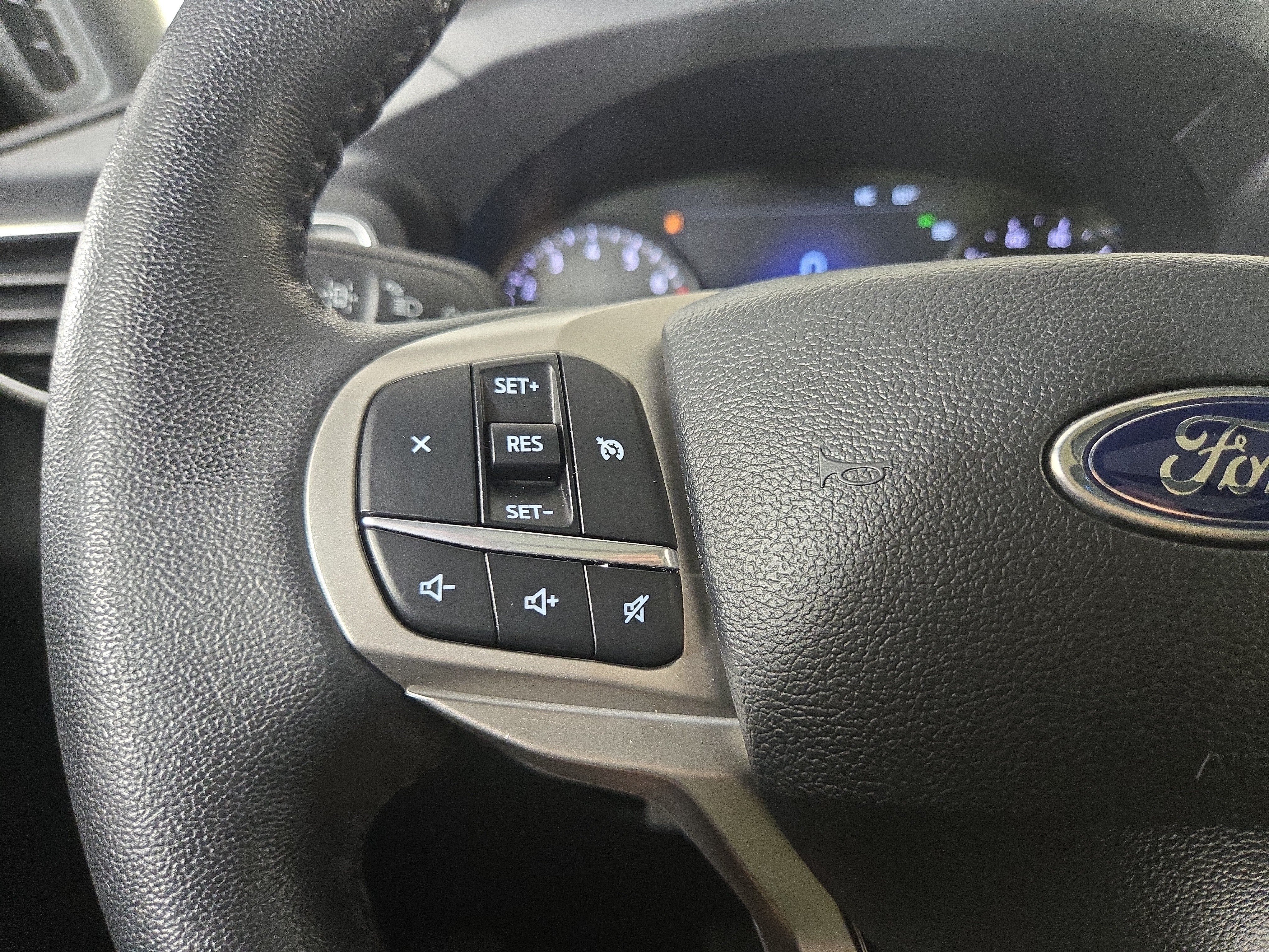 Used 2024 Ford Explorer XLT w/ Equipment Group 202A AWD/4WD image 16