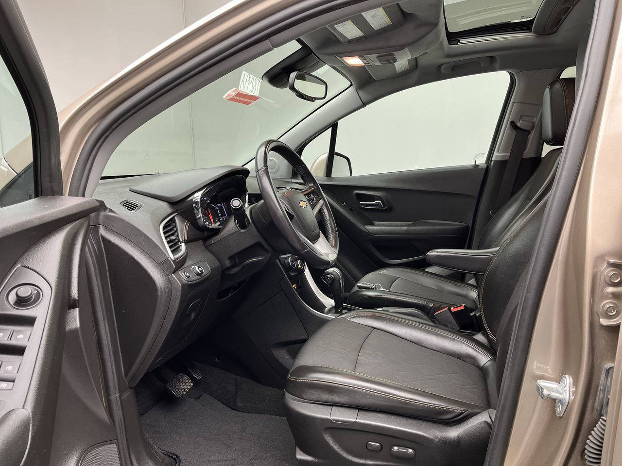 Used 2019 Chevrolet Trax LT w/ Sun & Sound Package AWD/4WD image 3