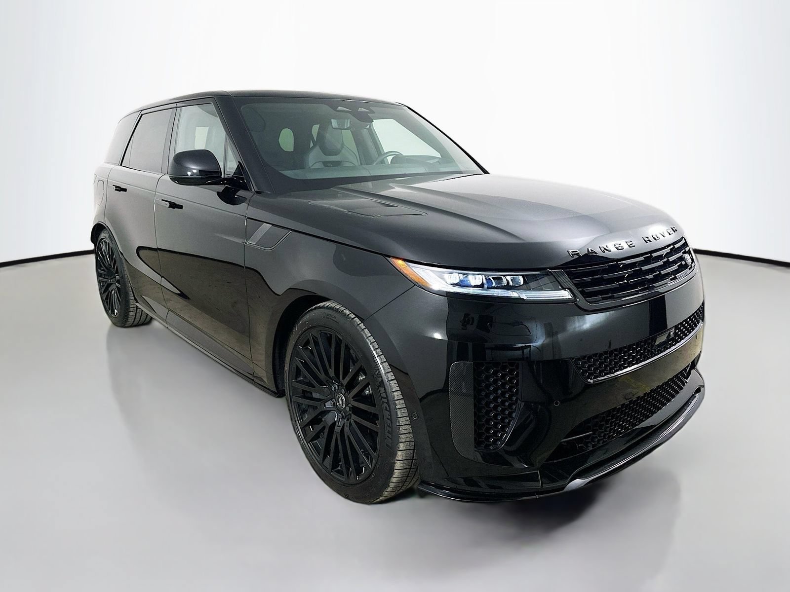 Used 2024 Land Rover Range Rover Sport AWD/4WD image 3