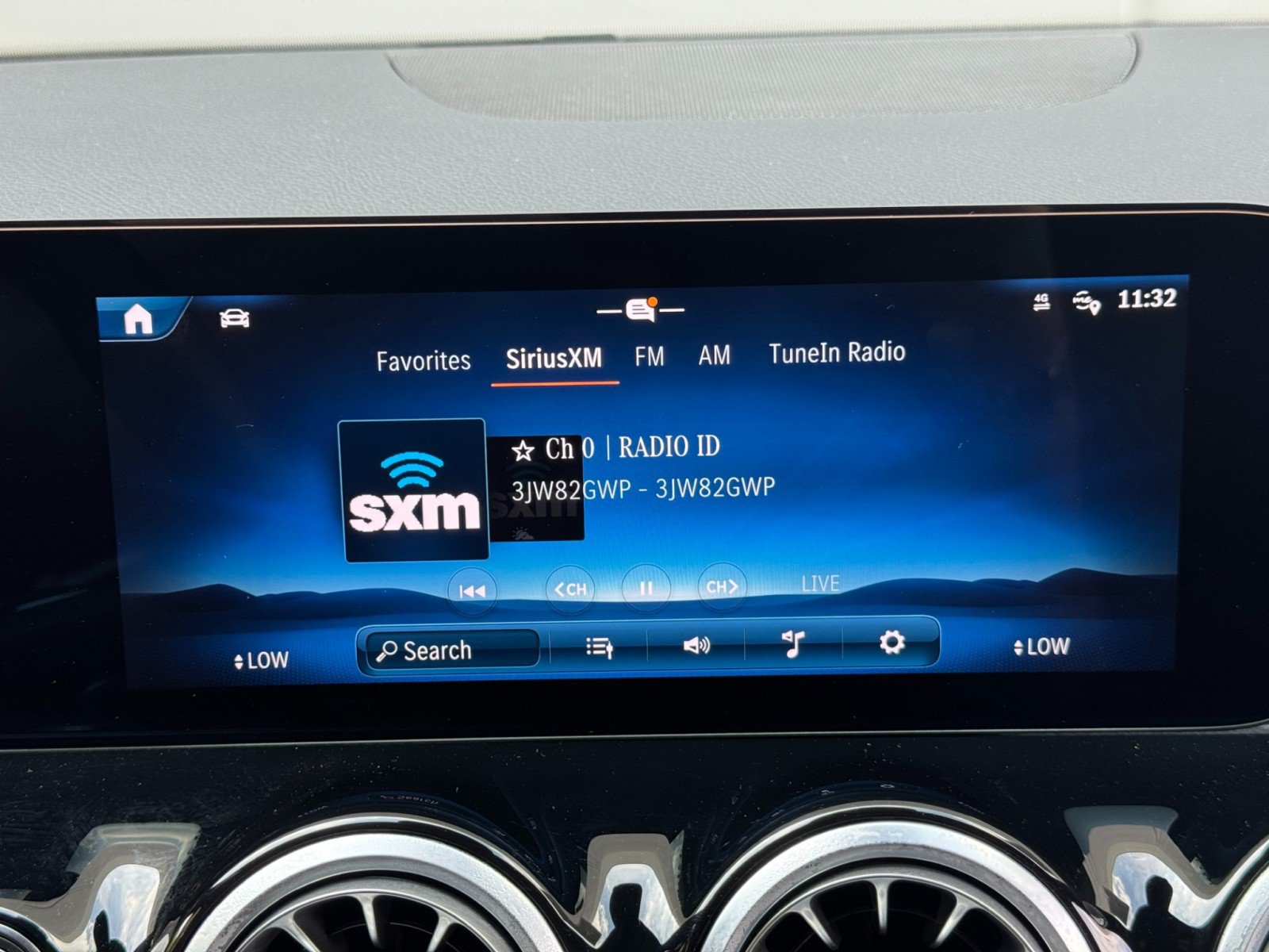 Used 2025 Mercedes-Benz GLA 35 AMG 4MATIC w/ Exclusive Trim Package image 29