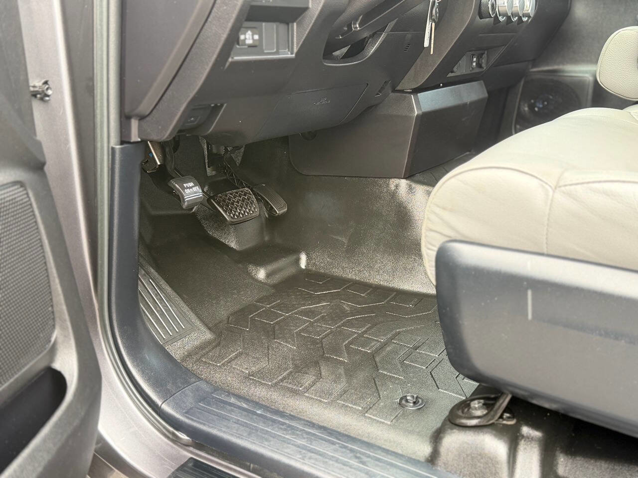 Used 2015 Toyota Tundra SR image 87