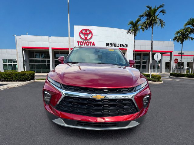 Used 2025 Chevrolet Blazer LT FWD image 2