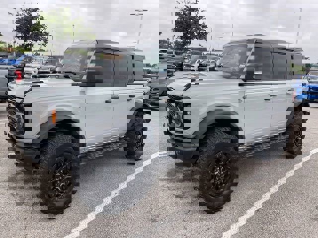 Used 2023 Ford Bronco Wildtrak image 2